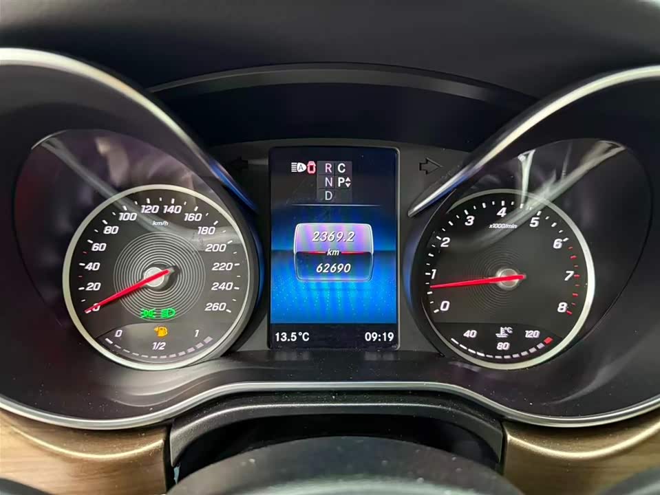 Mercedes-Benz V-class