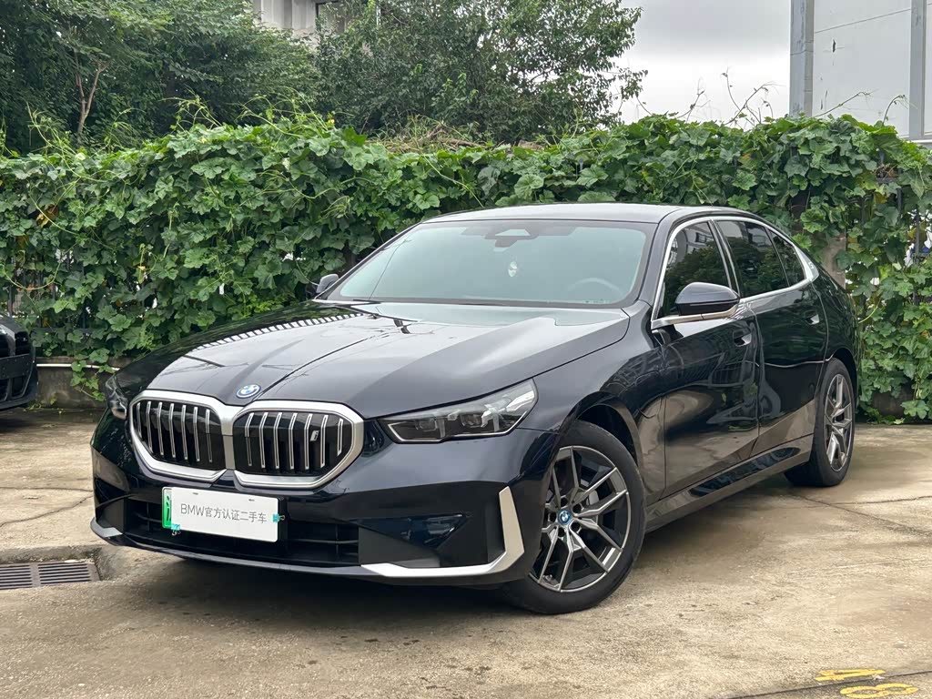 BMW i5
