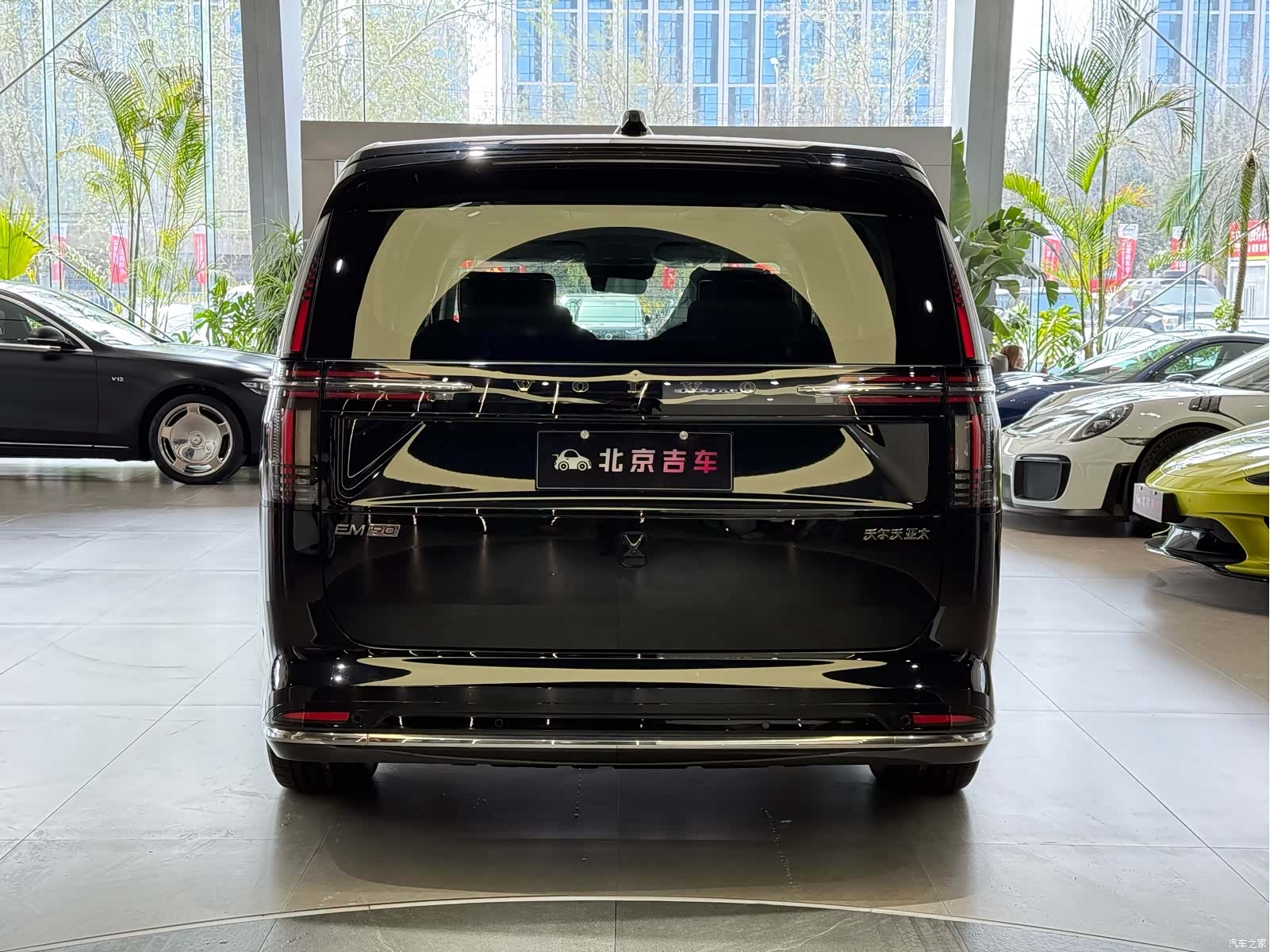 Volvo EM90, 2026 7