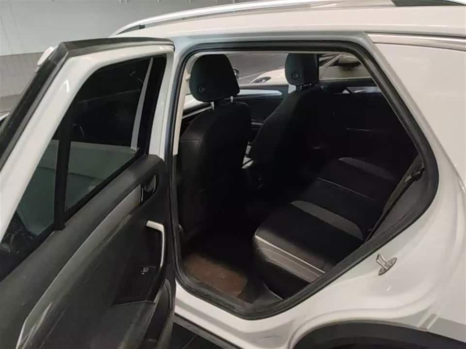 Volkswagen T-ROC exploring Songs