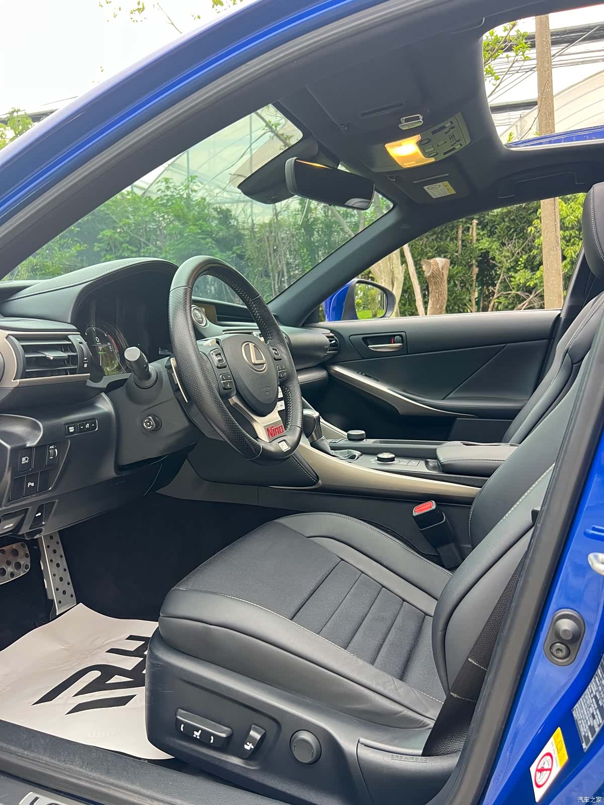 Lexus IS, 2018 9