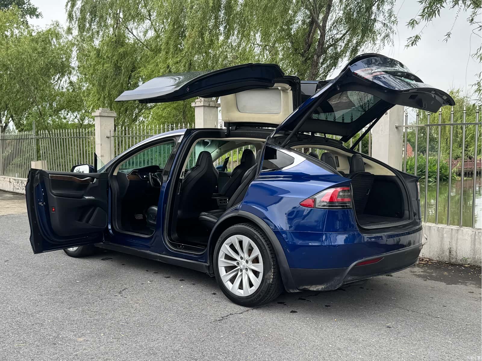 Tesla Model X, 2017 18