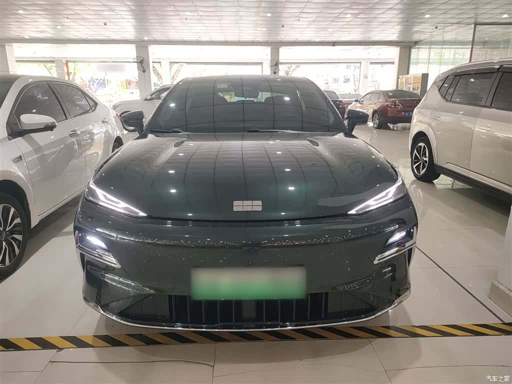Geely 8, 2025 3