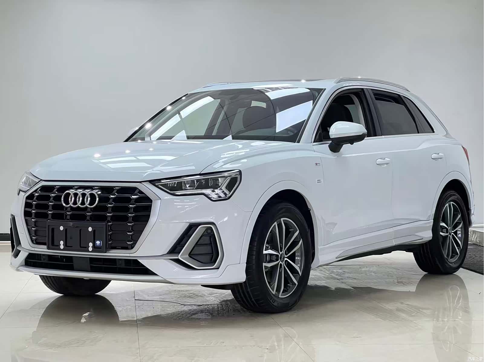 Audi Q3, 2023 1
