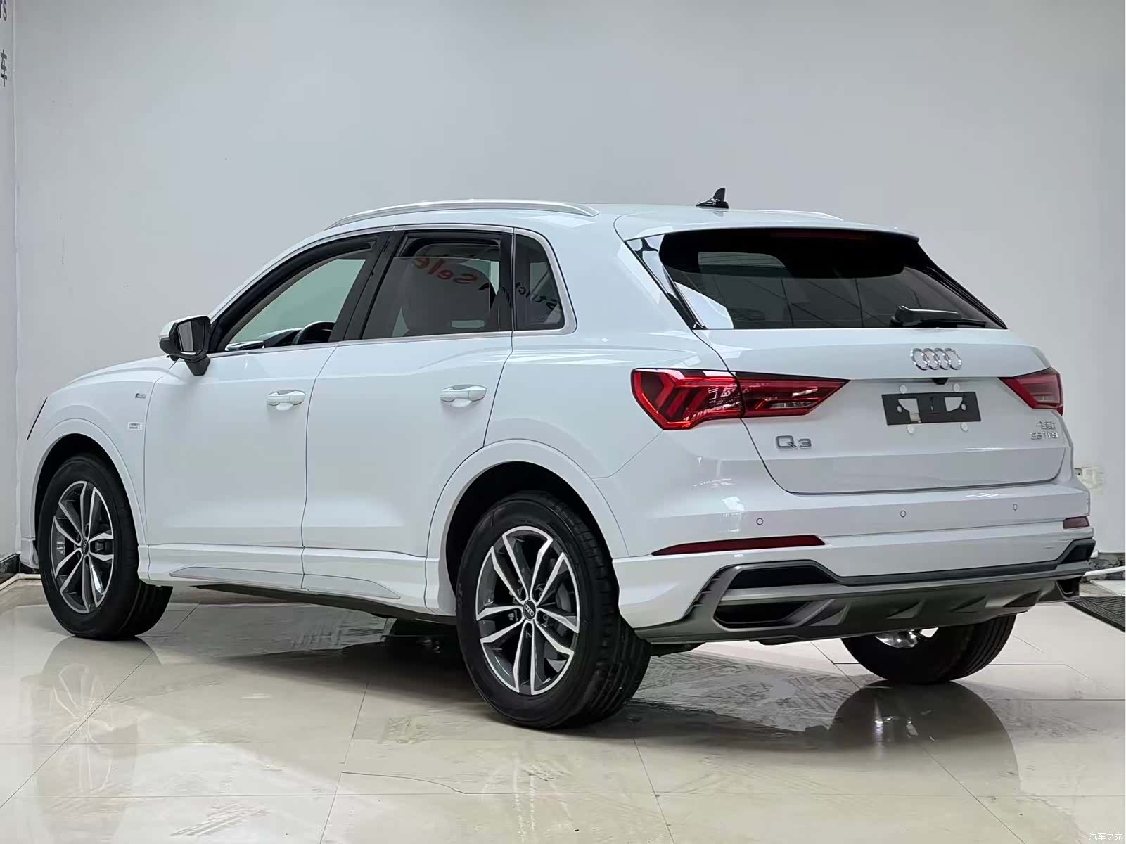 Audi Q3, 2023 4