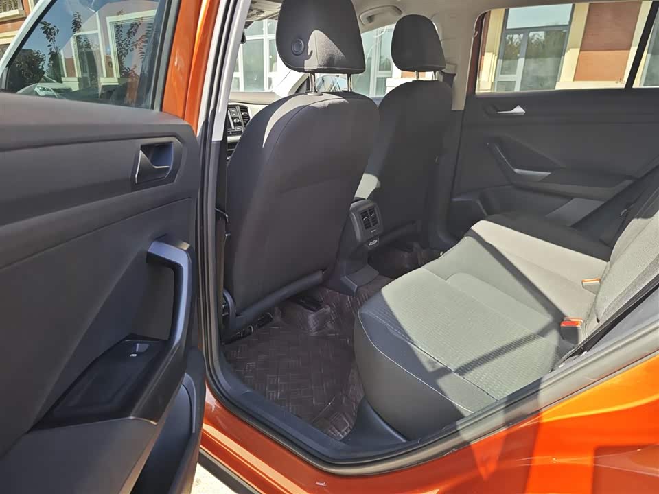 Volkswagen T-ROC exploring Songs