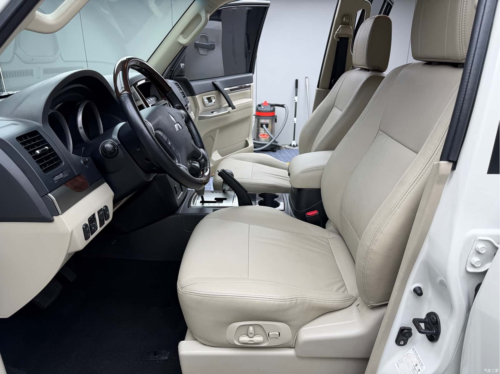 Mitsubishi Pajero, 2020 12