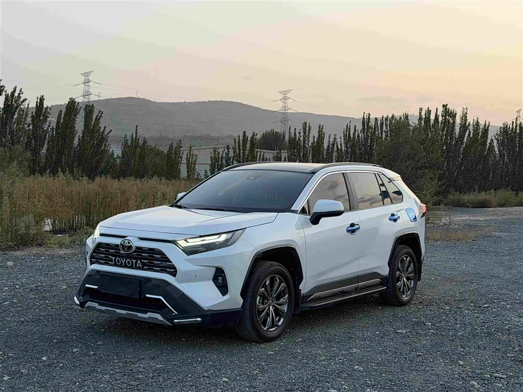 Toyota RAV4 2024 2.0L CVT Plus