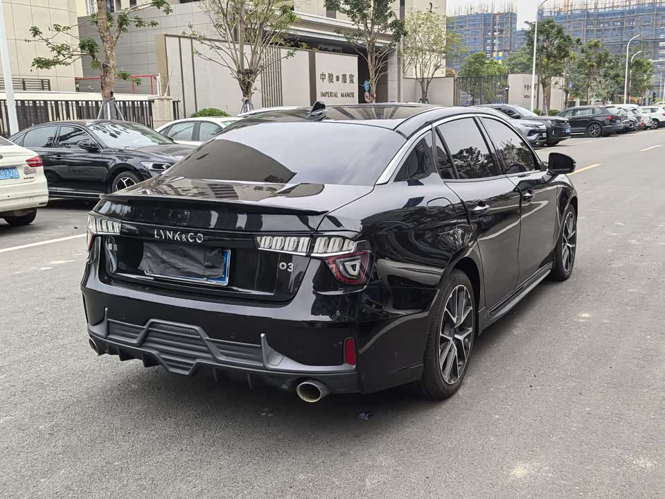 Lynk & Co 03