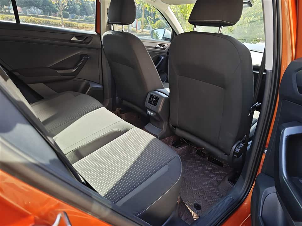 Volkswagen T-ROC exploring Songs