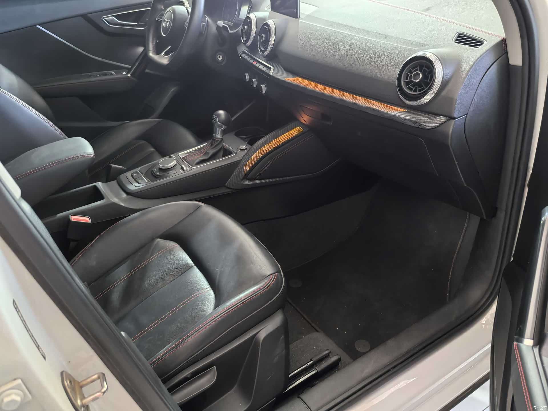 Audi Q2L, 2023 9