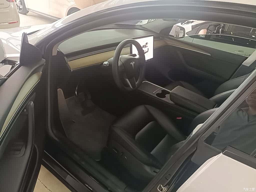 Tesla Model Y, 2023 16