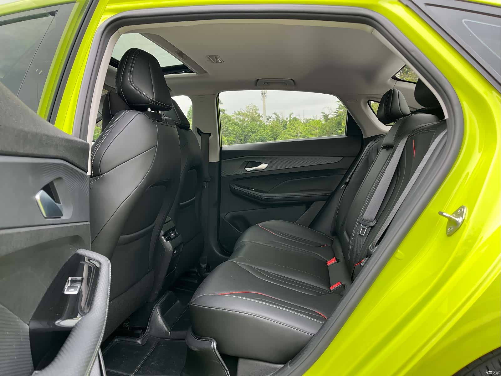 Geely Binray, 2022 12