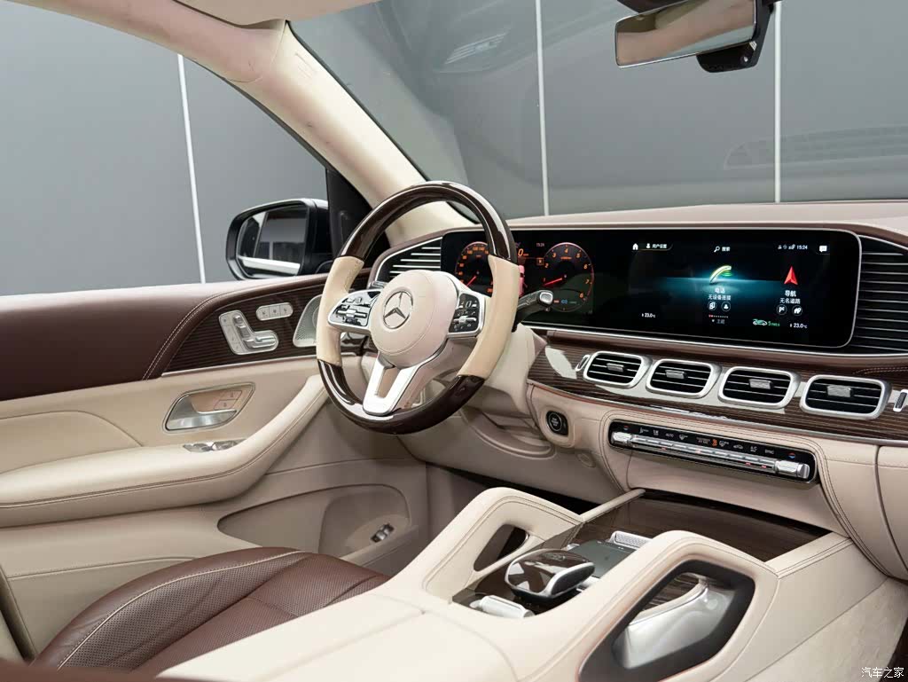 Maybach GLS, 2022 14