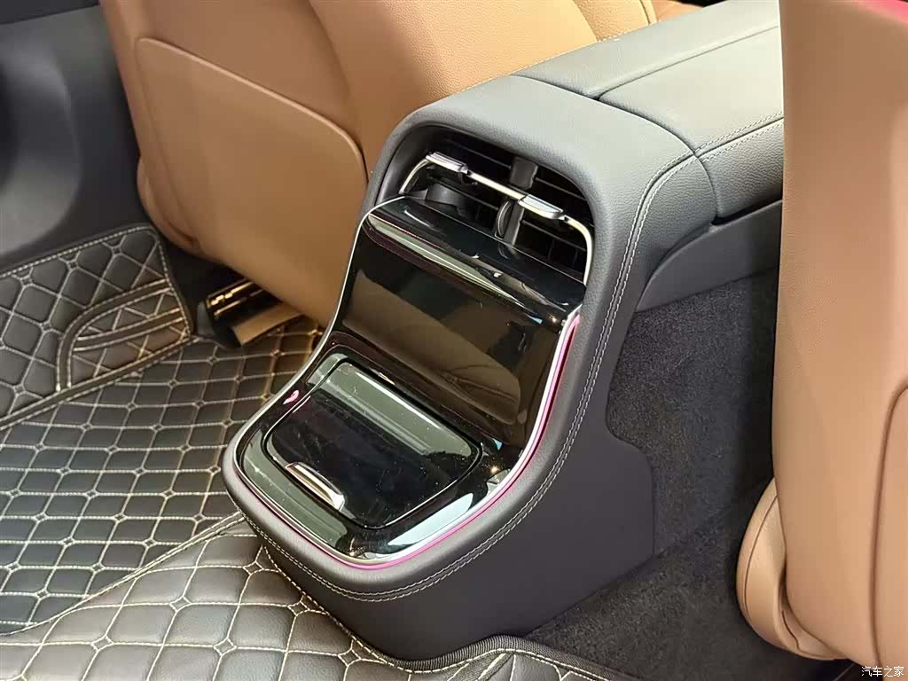 Mercedes-Benz E-Class, 2024 16