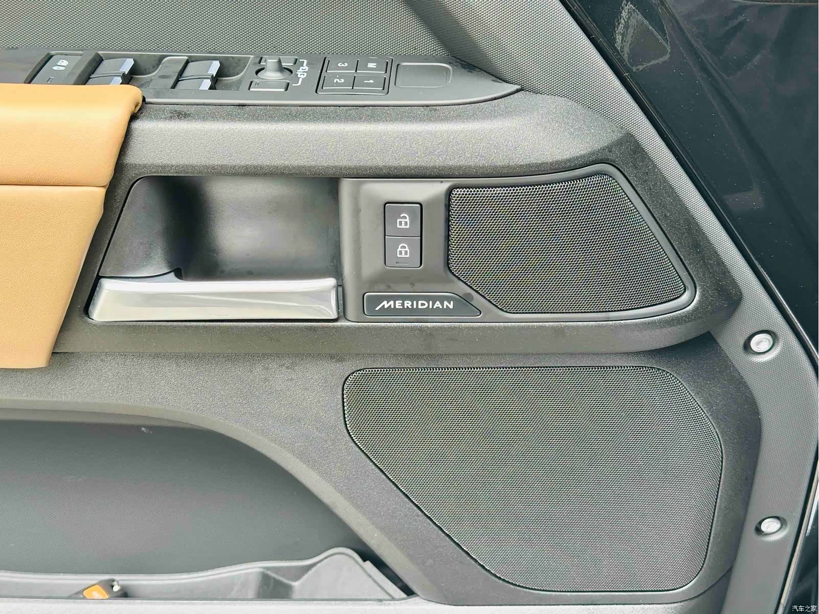 Land Rover Defender, 2025 14