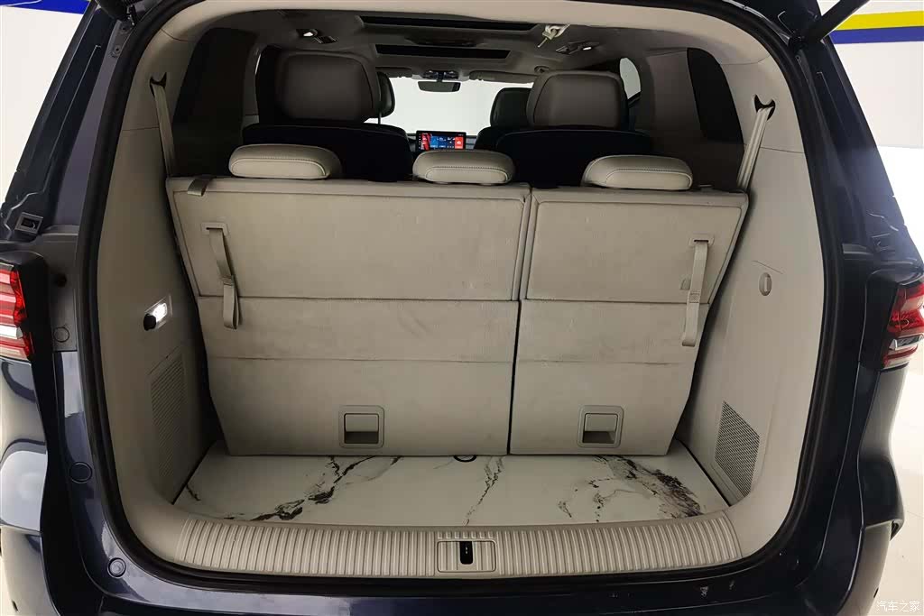 Roewe iMAX8, 2021 4