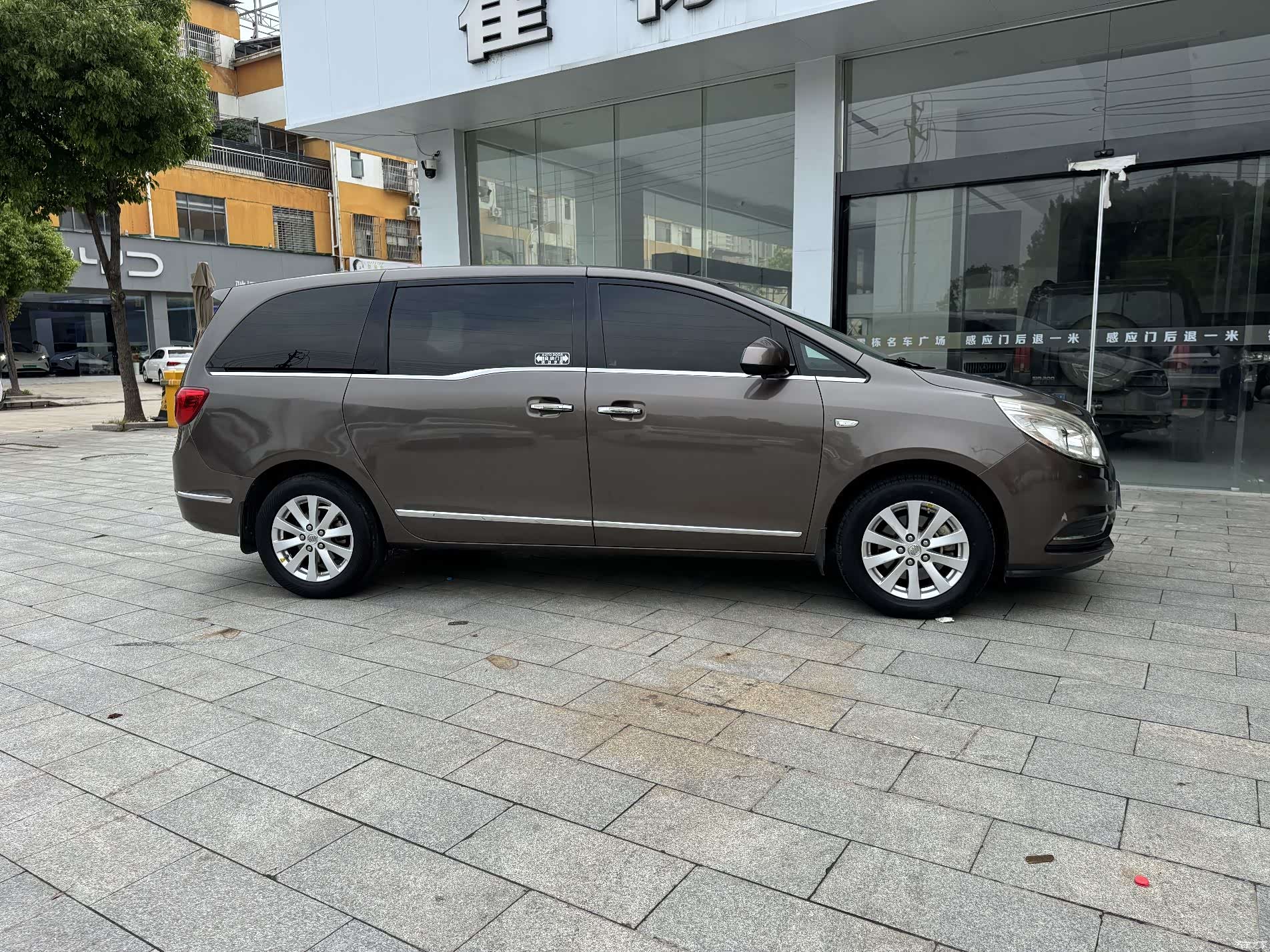 Buick GL8, 2019 4
