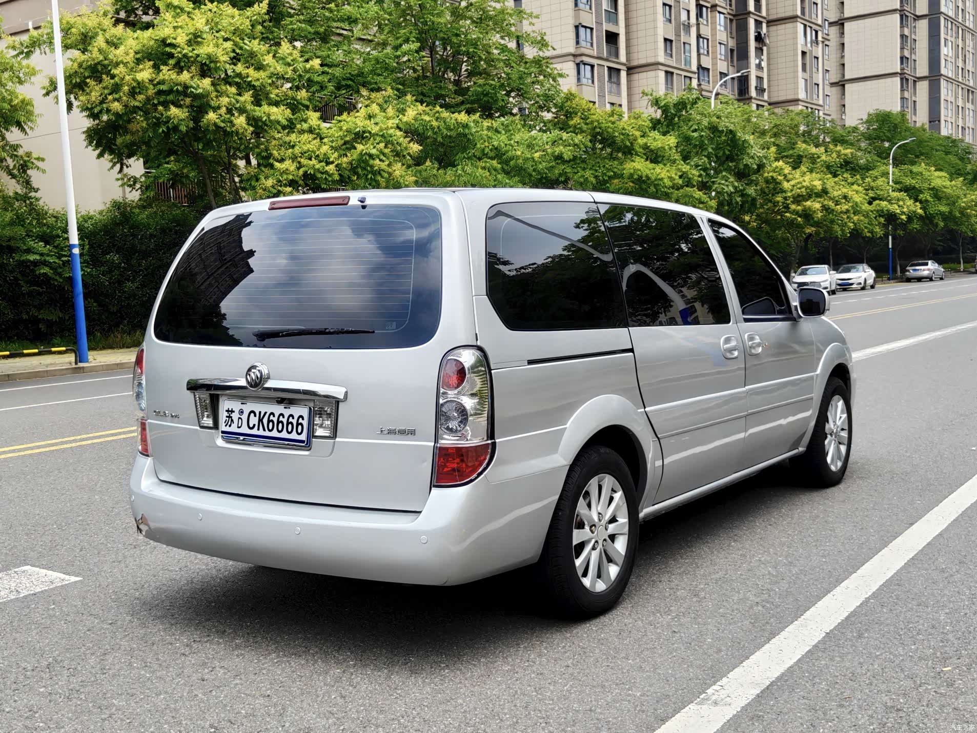 Buick GL8, 2013 4
