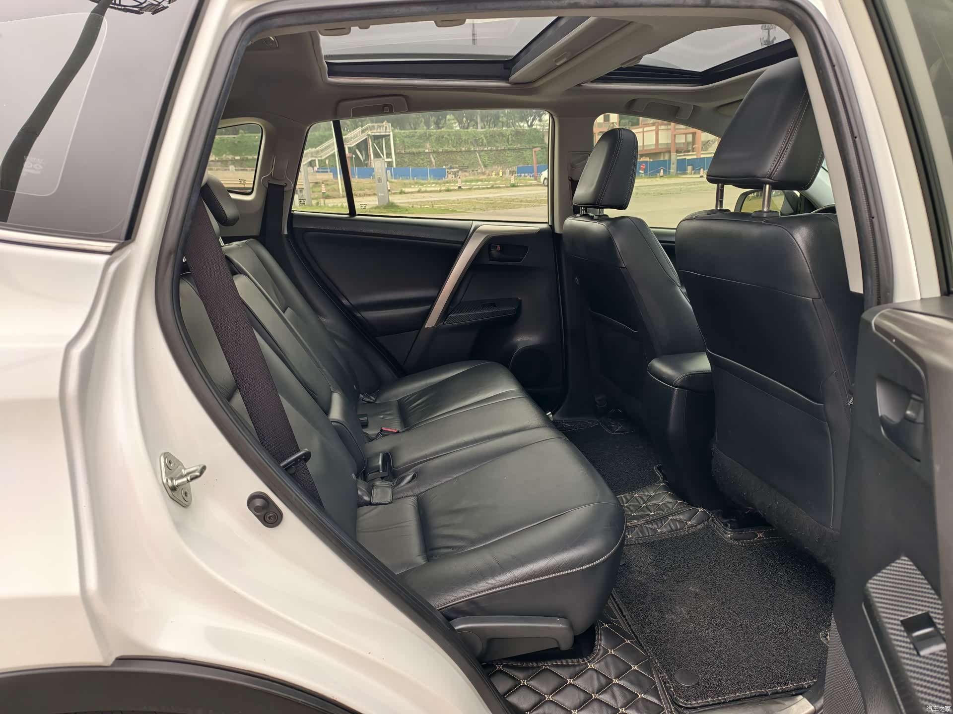 Toyota RAV4, 2015 13