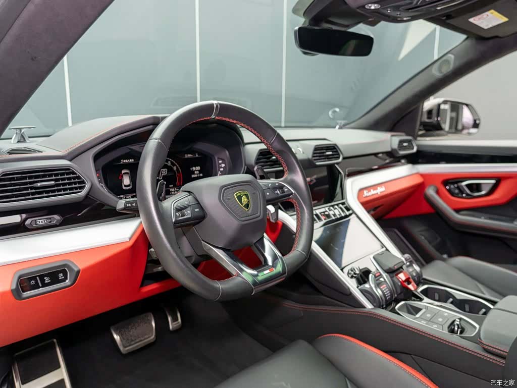 Lamborghini Urus, 2024 11