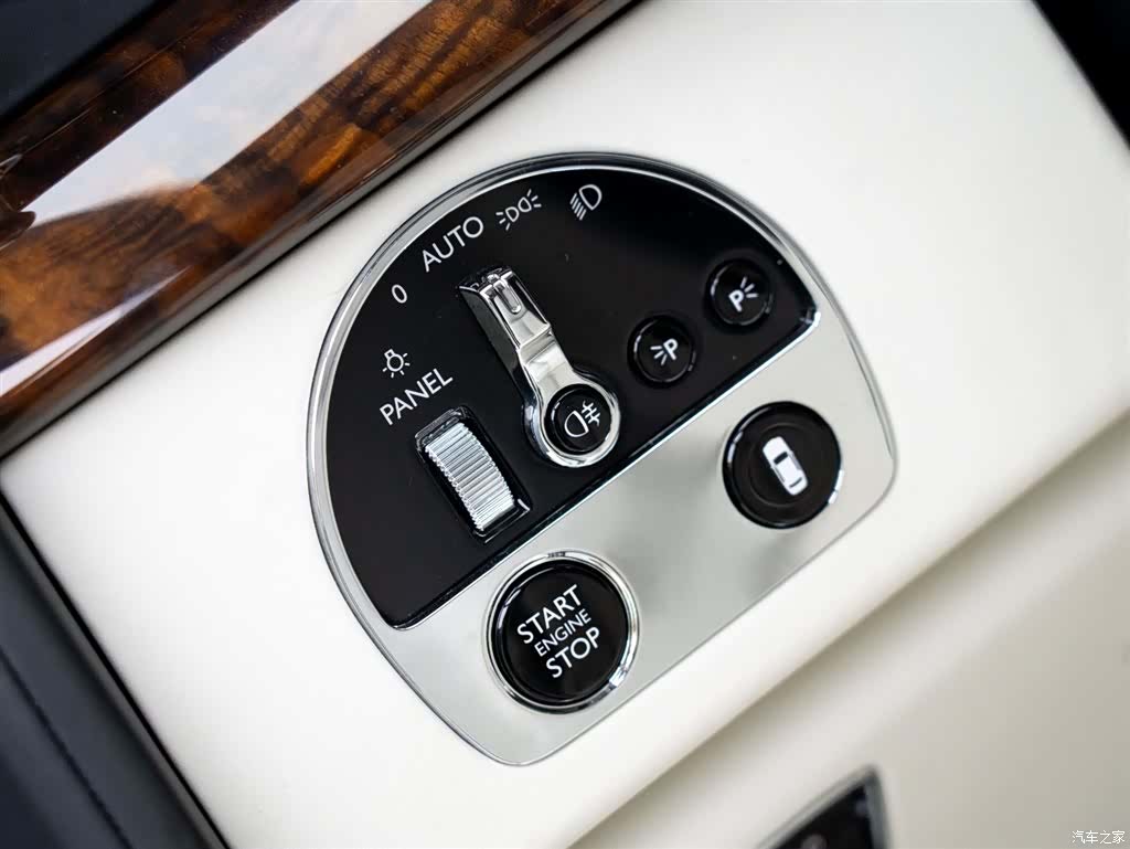 Rolls-Royce Phantom, 2018 13