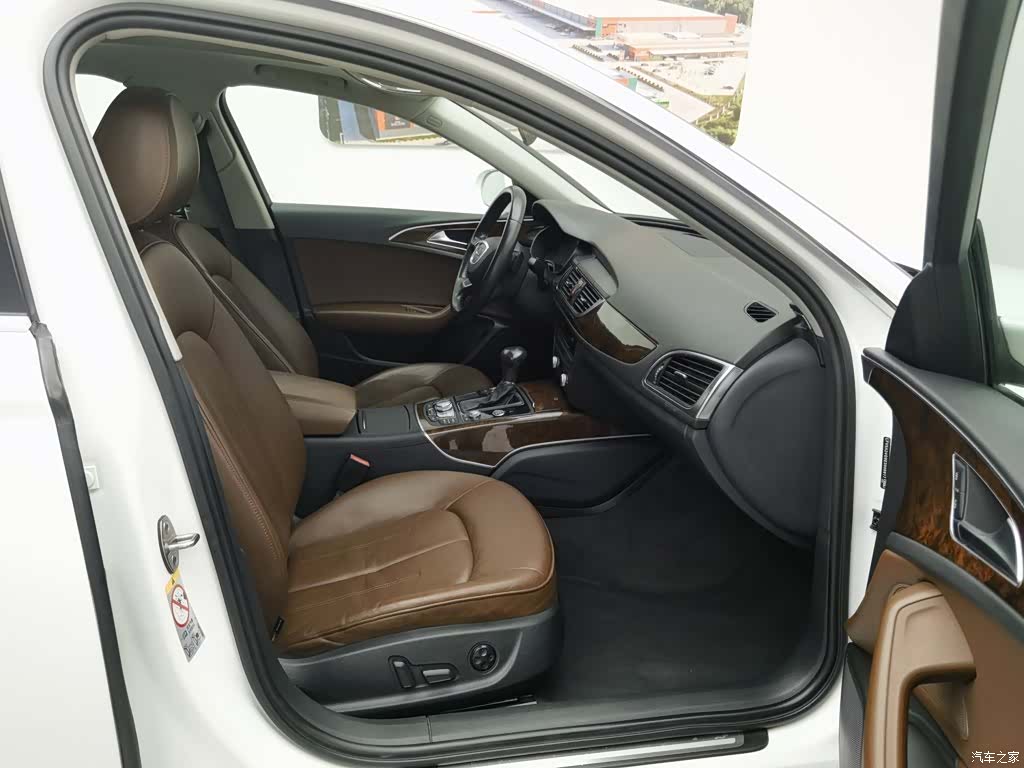 Audi A6L, 2014 23