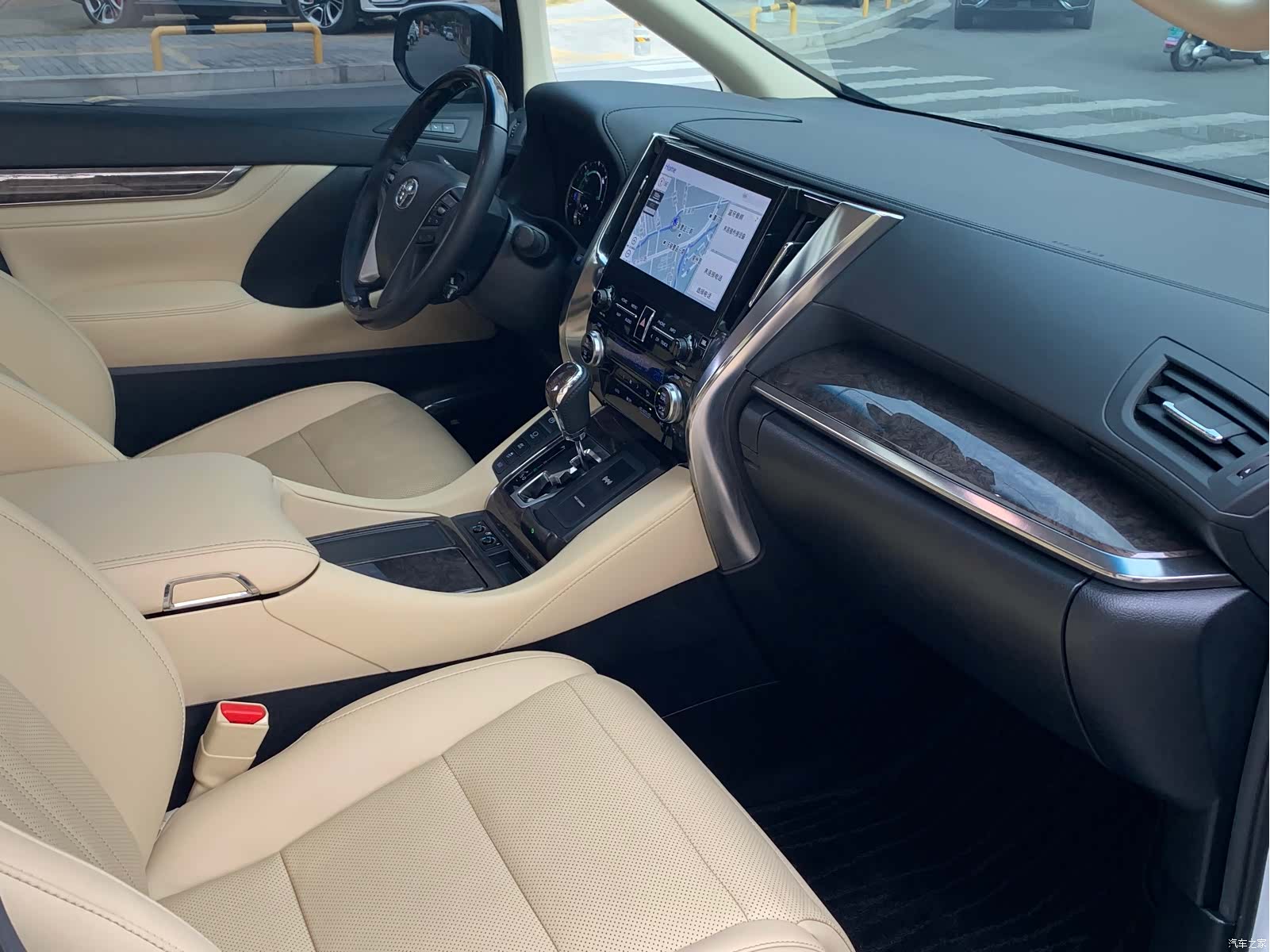 Toyota Alphard, 2022 7