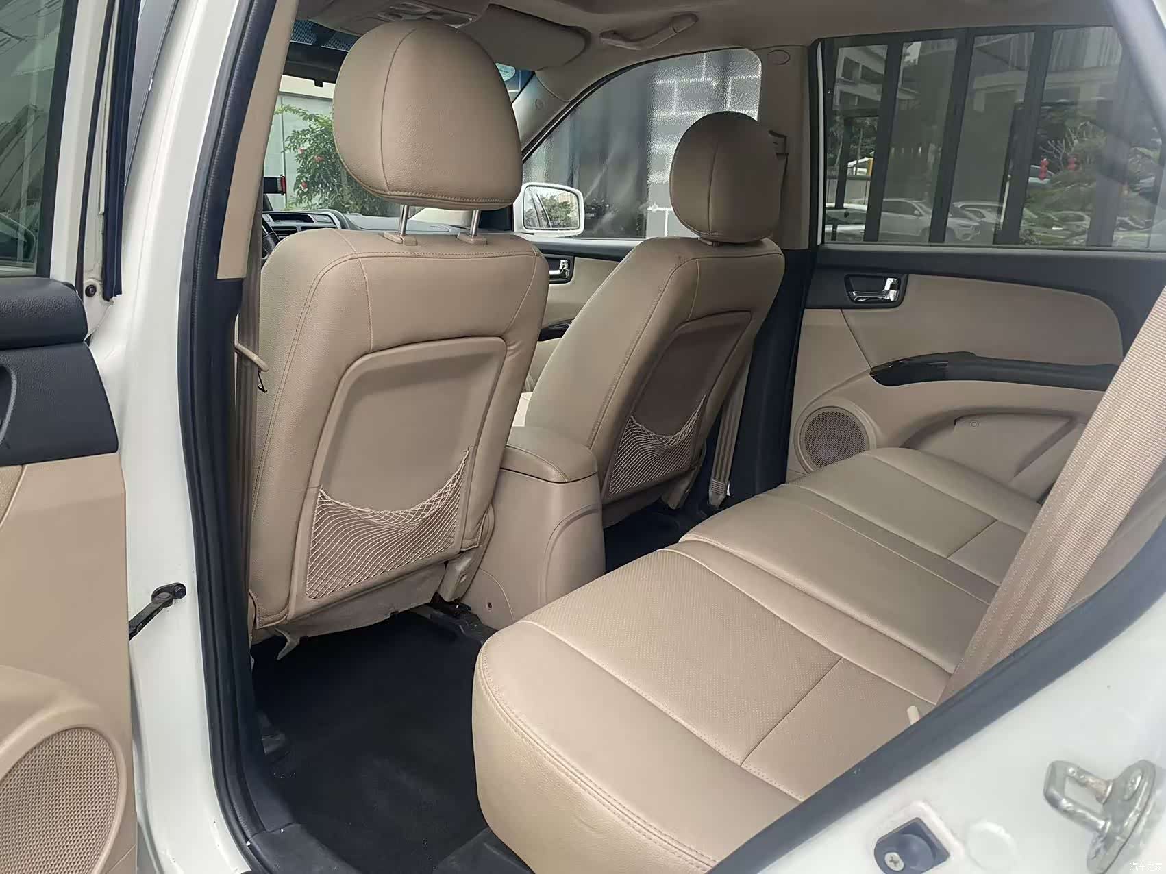 Kia GLS, 2011 11