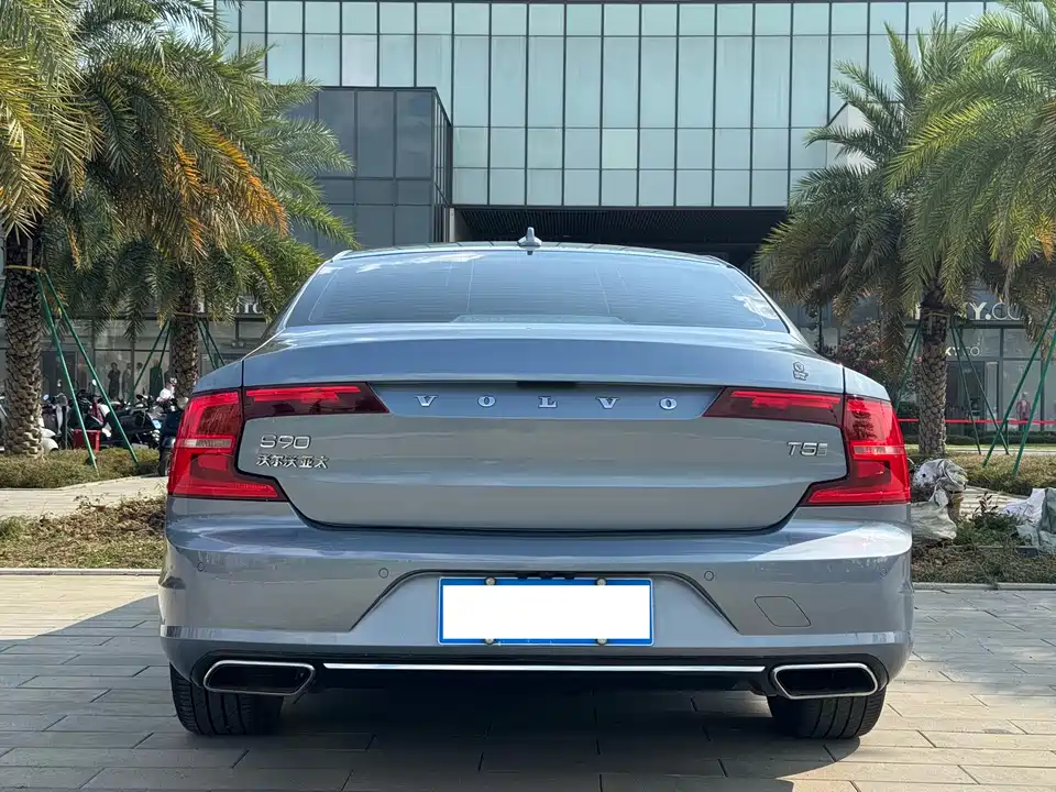 Volvo S90