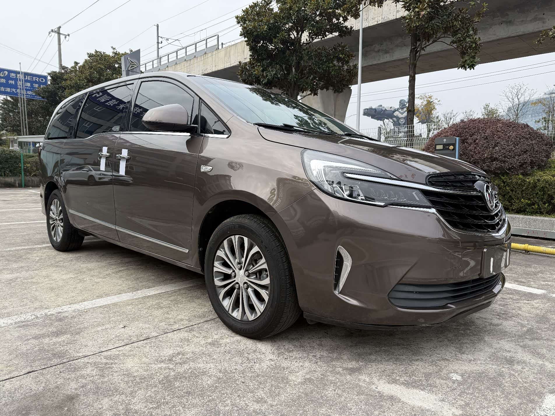 Buick GL8, 2020 3