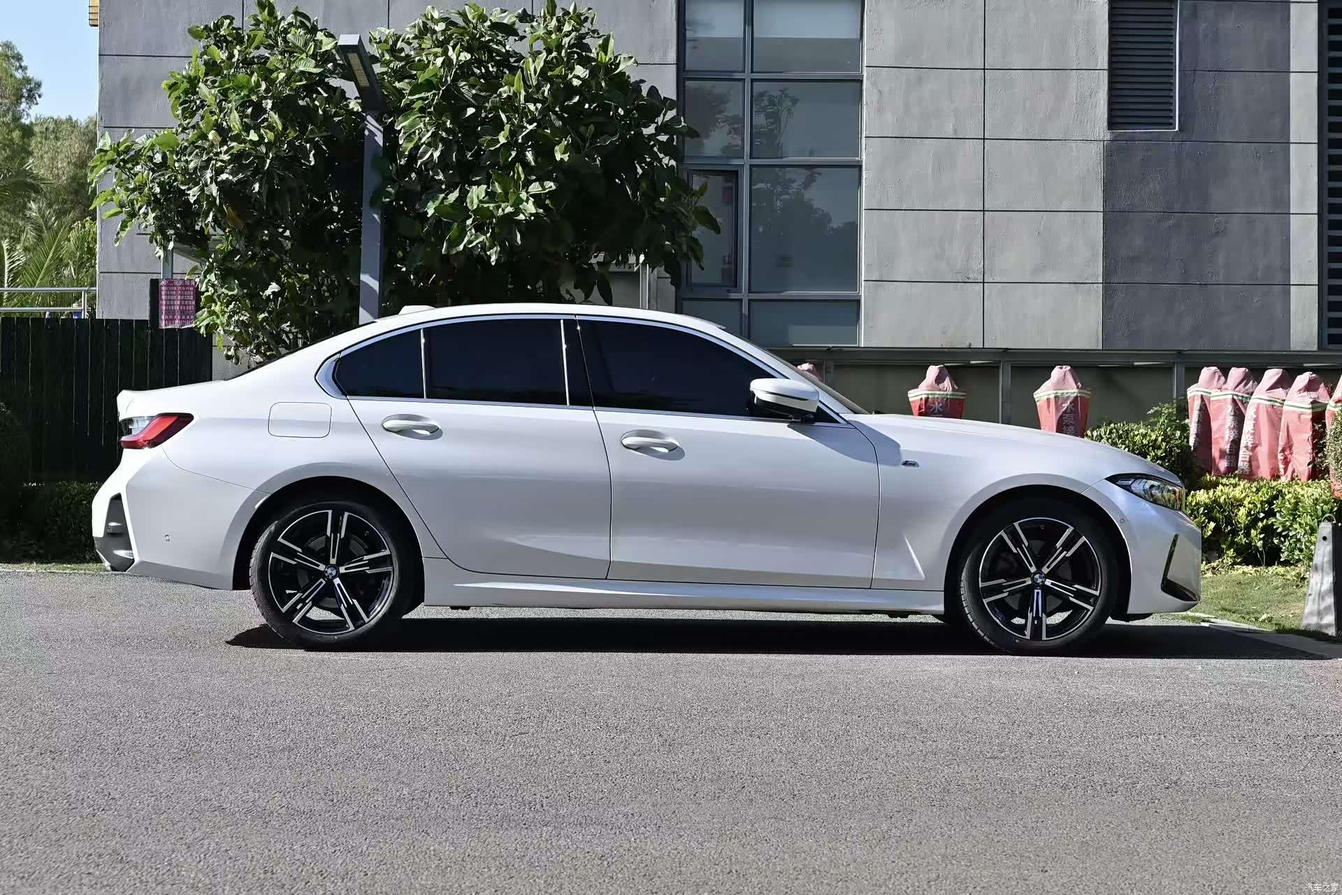 BMW 3 Series, 2023 7