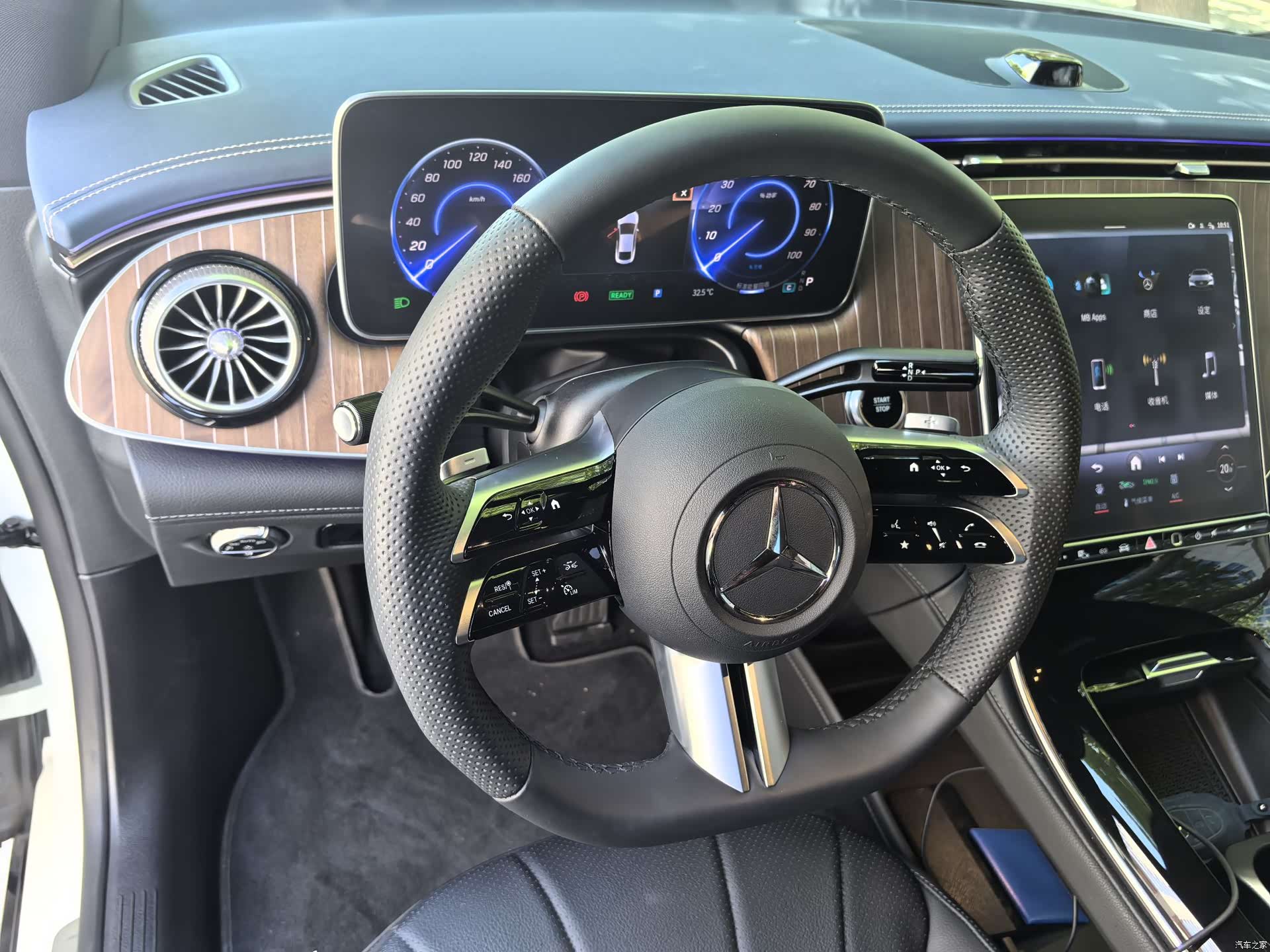 Mercedes-Benz EQE, 2025 23
