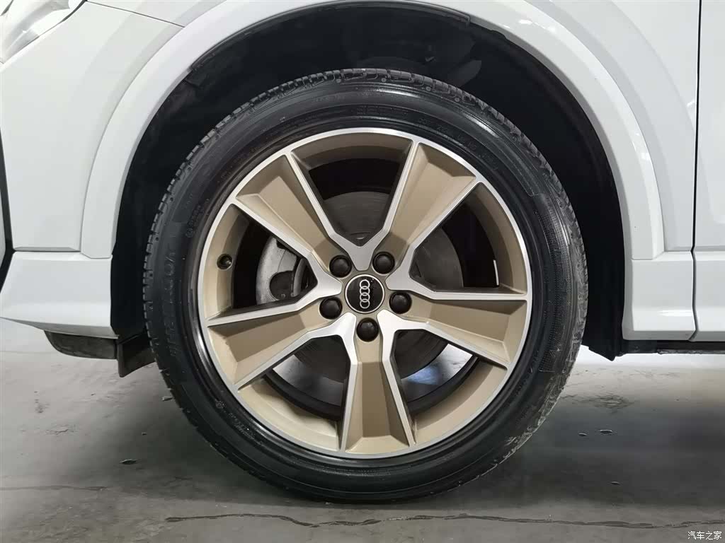 Audi Q2L, 2024 17