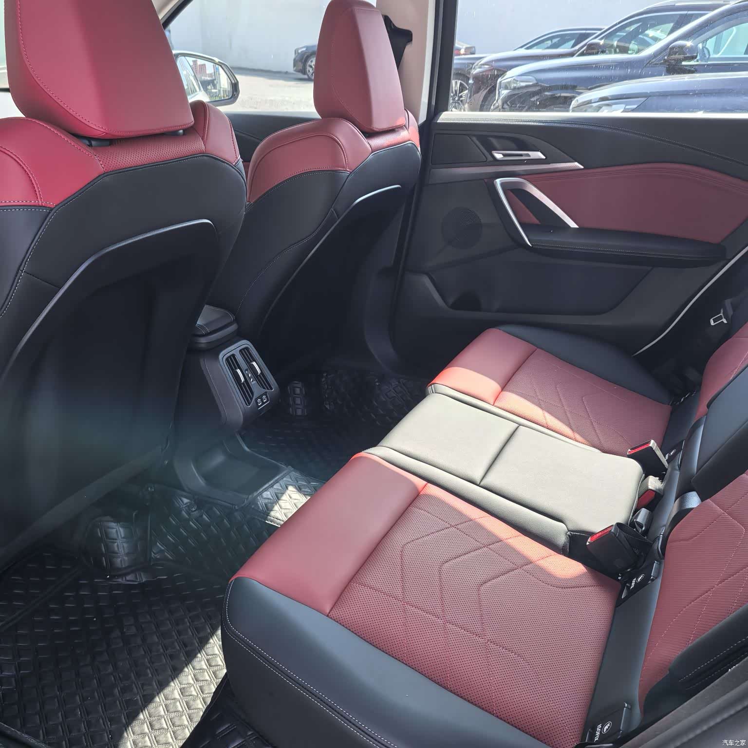 BMW X1, 2025 все фото