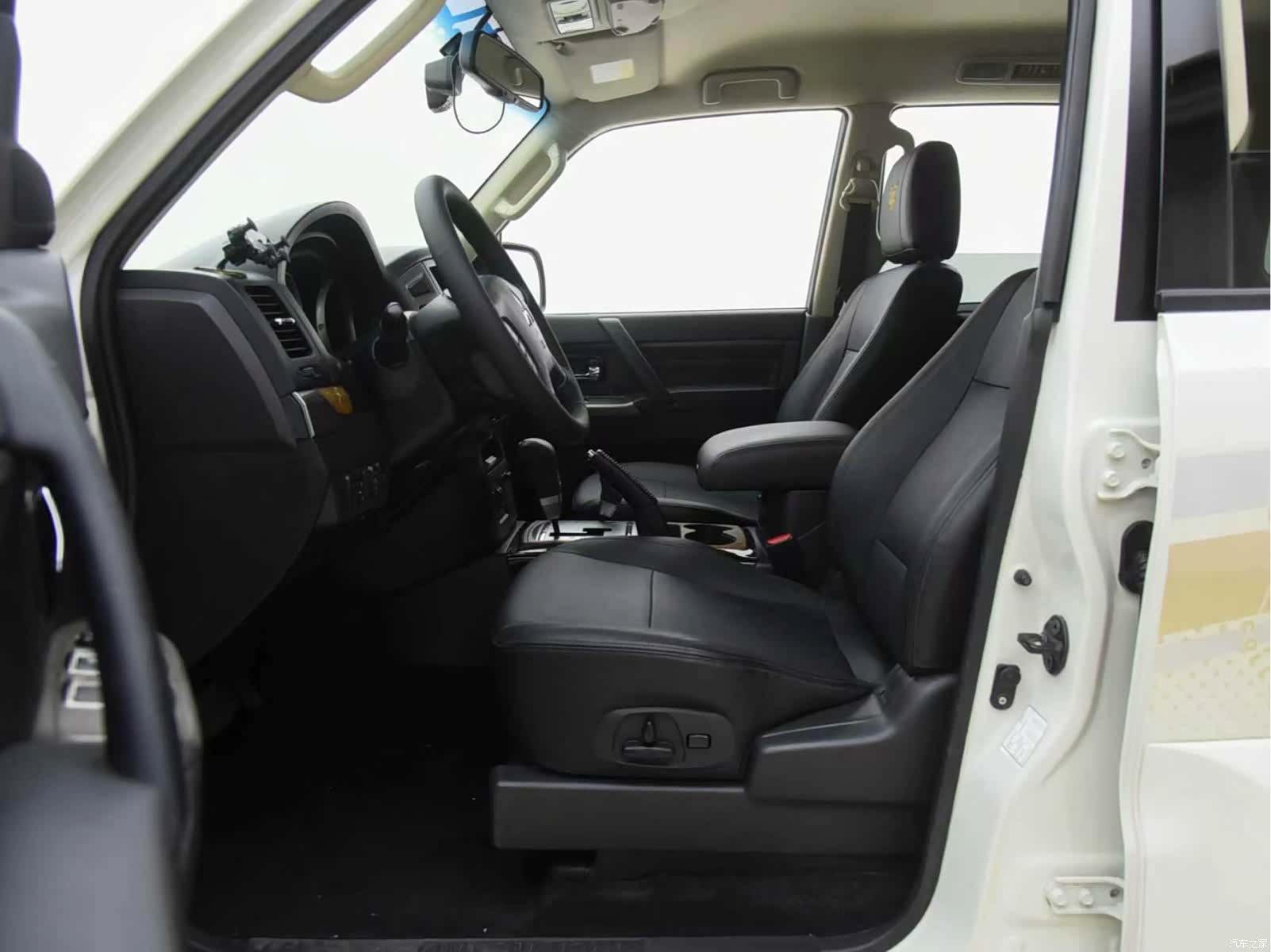 Mitsubishi Pajero, 2020 13