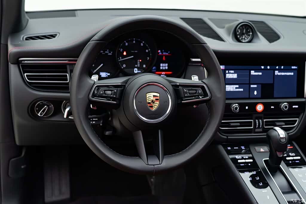 Porsche Macan, 2023 11