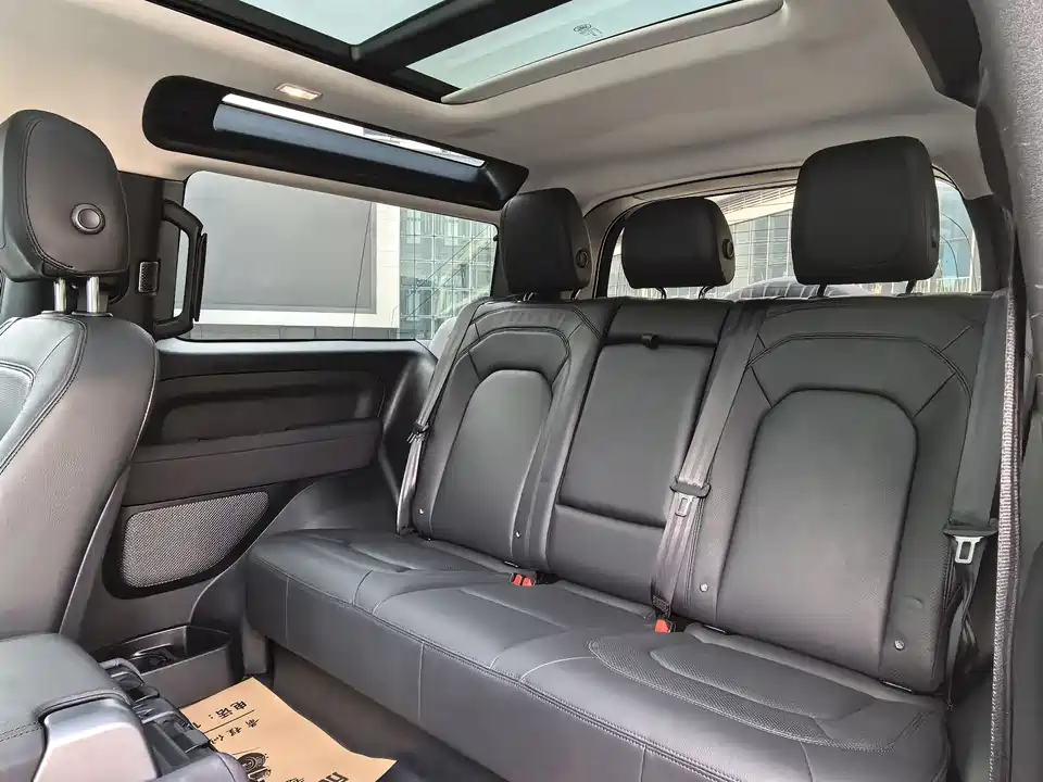 Land Rover guard