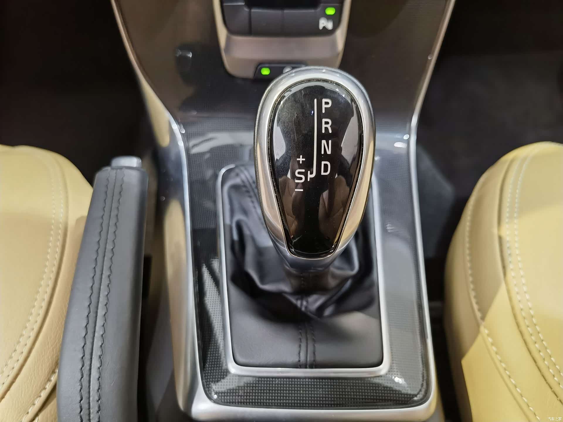 Volvo V40, 2017 16