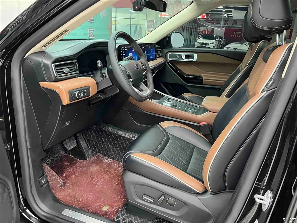 Ford Explorer, 2023 12