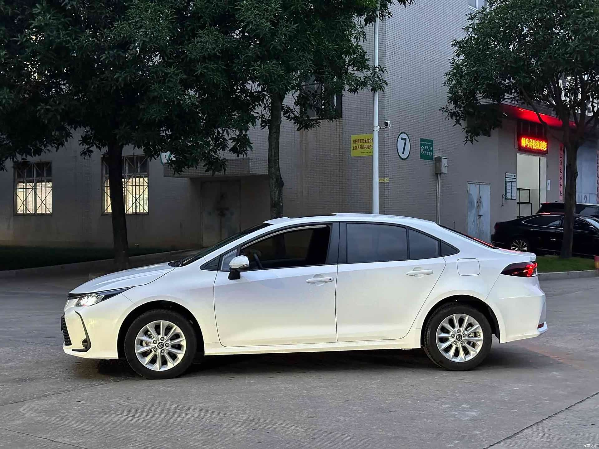 Toyota Corolla, 2022 3
