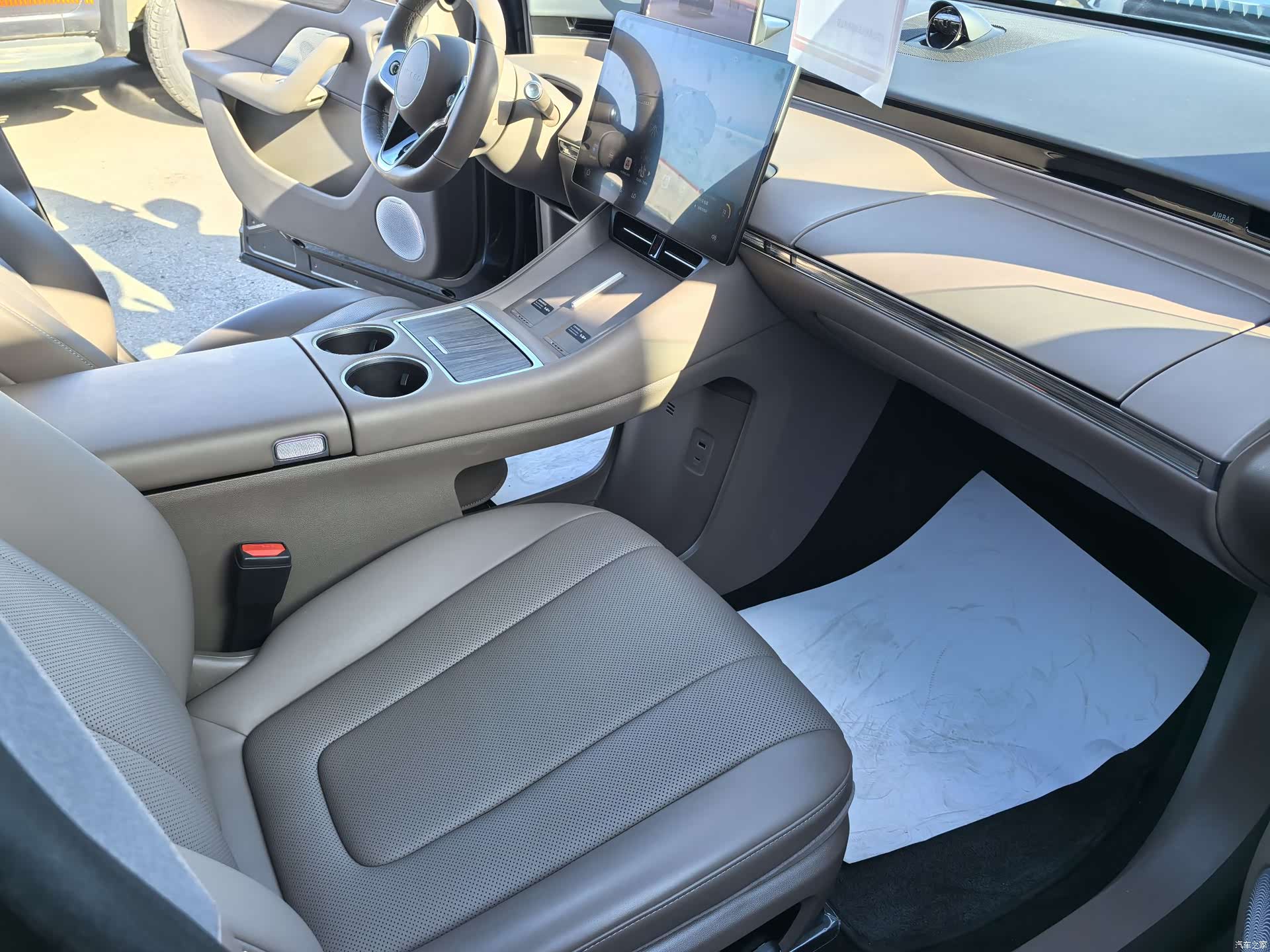 Luxeed R7, 2025 4