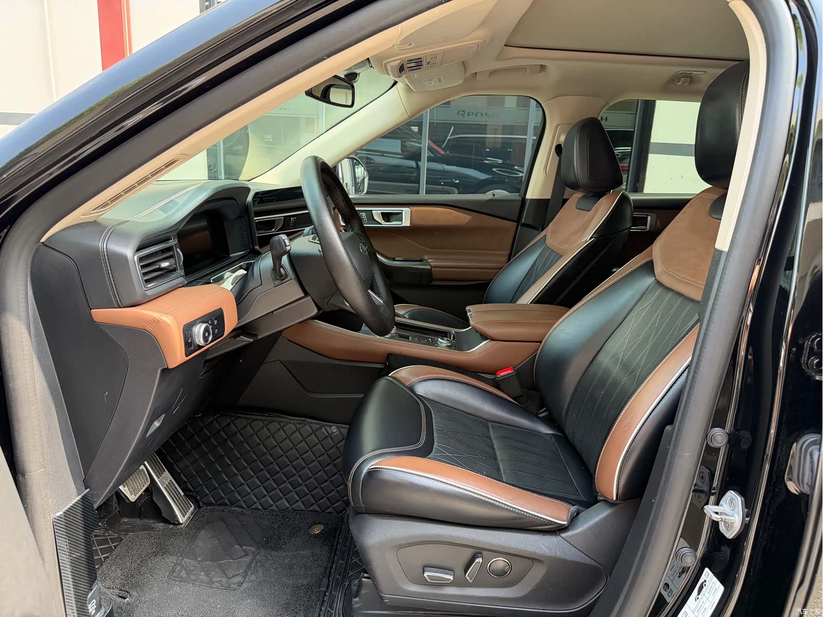 Ford Explorer, 2023 9