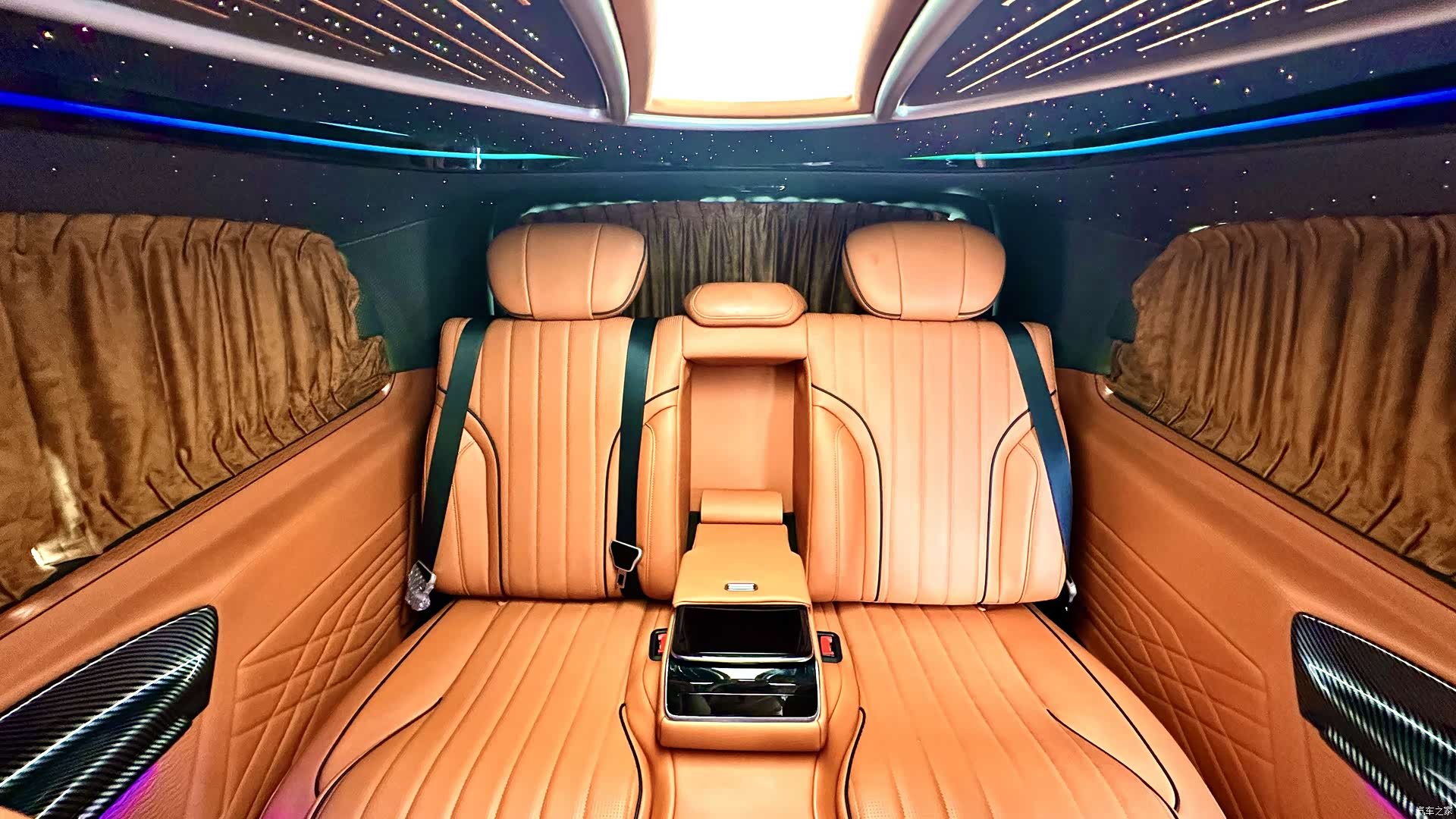 Mercedes-Benz 7, 2024 8