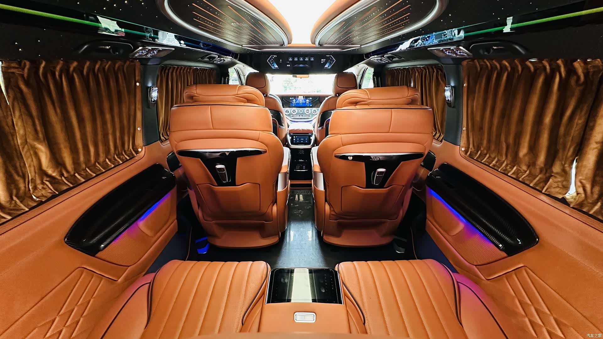 Mercedes-Benz 7, 2024 11