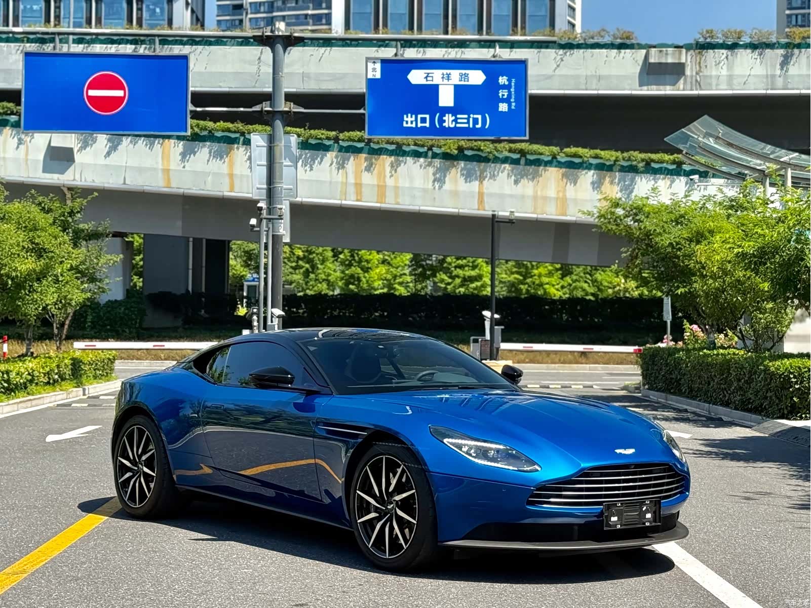 Aston Martin DB11, 2024 2