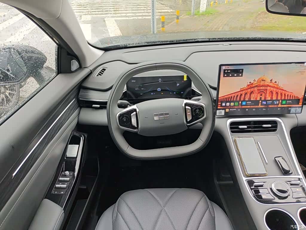 Geely Galaxy L6, 2025 11