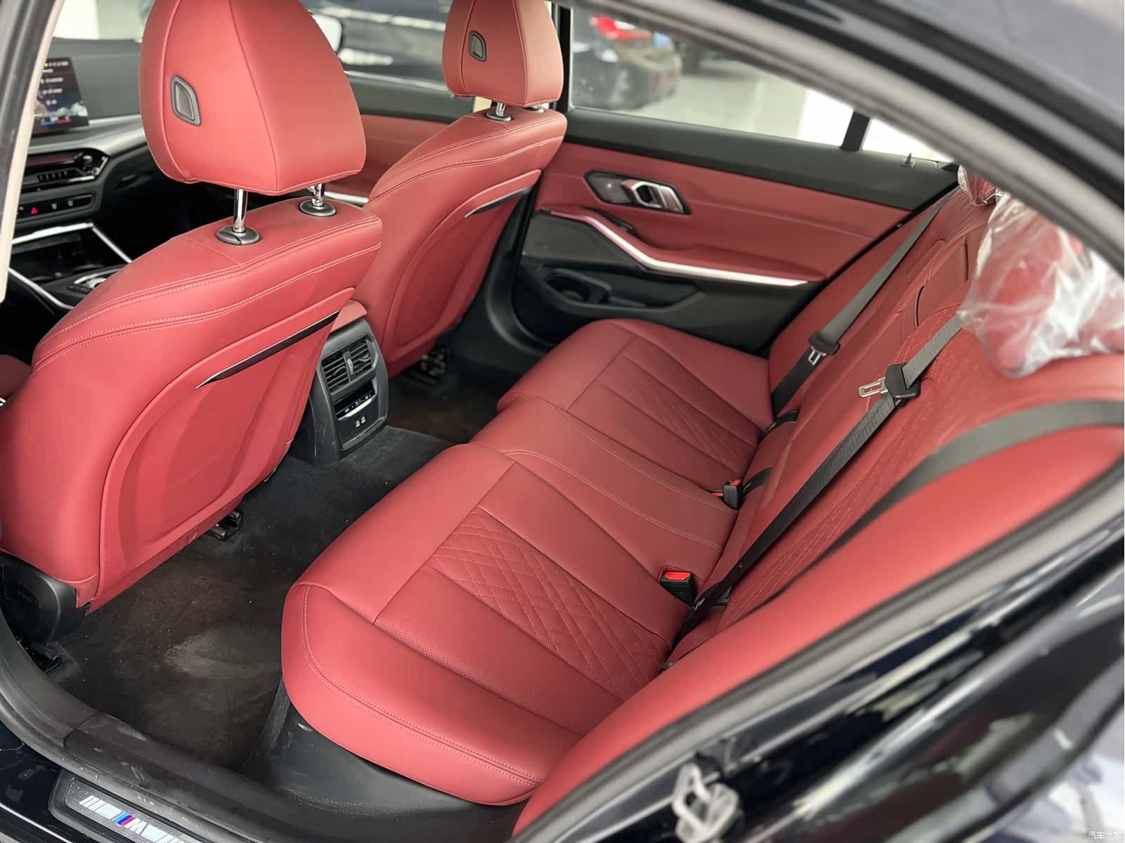 BMW 3 Series, 2026 все фото