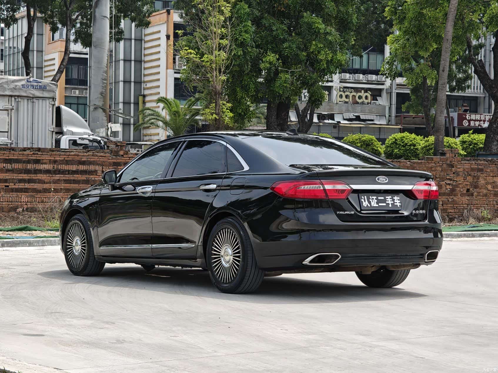 Ford Taurus, 2016 все фото