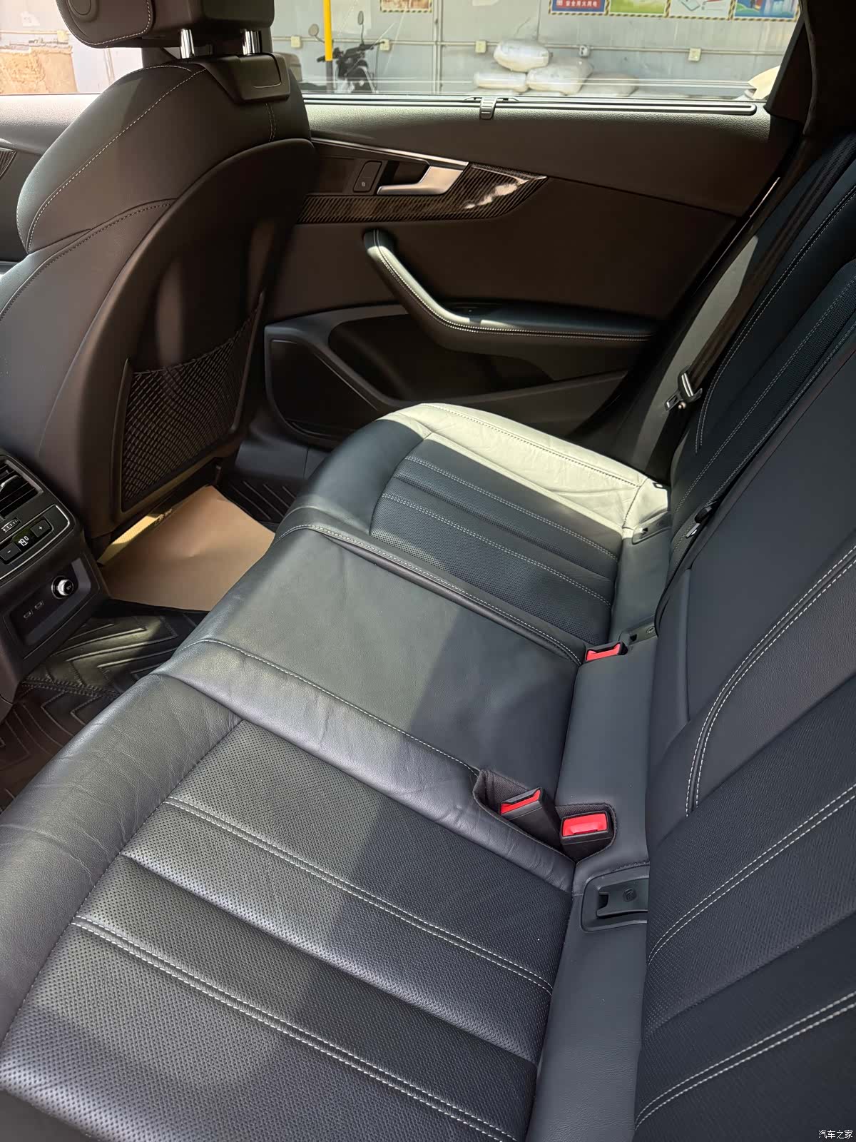 Audi A4L, 2021 все фото